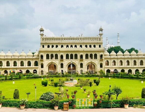 Book Tempo Traveler in Lucknow